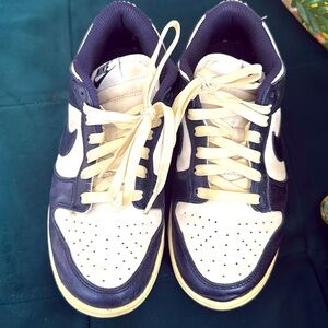Nike Dunk Low Vintage Navy EUC Size Women’s 
7 1/2 TTS